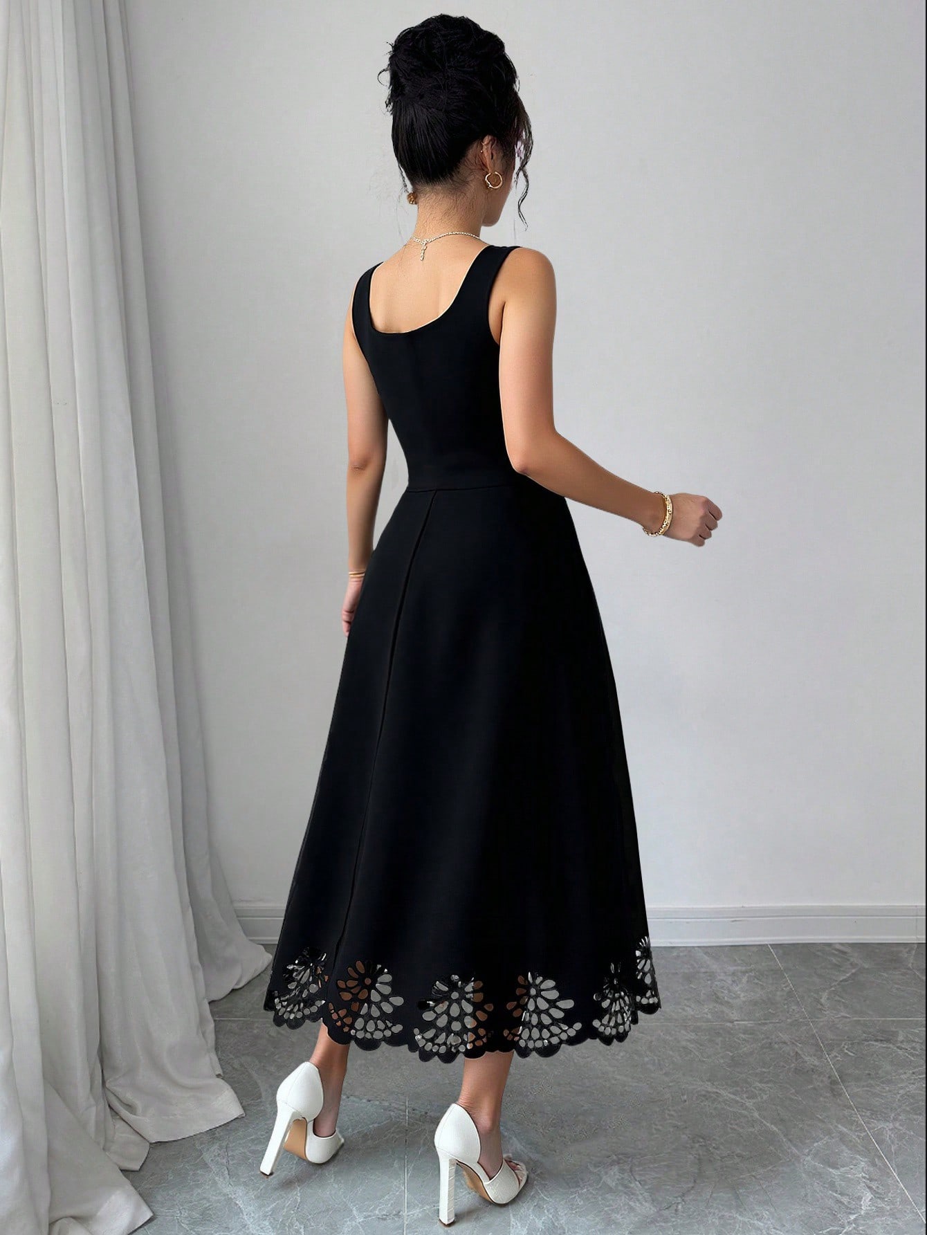 Minimalist Black Fit-and-Flare - Industrial Fiber Laser recensione e prezzo