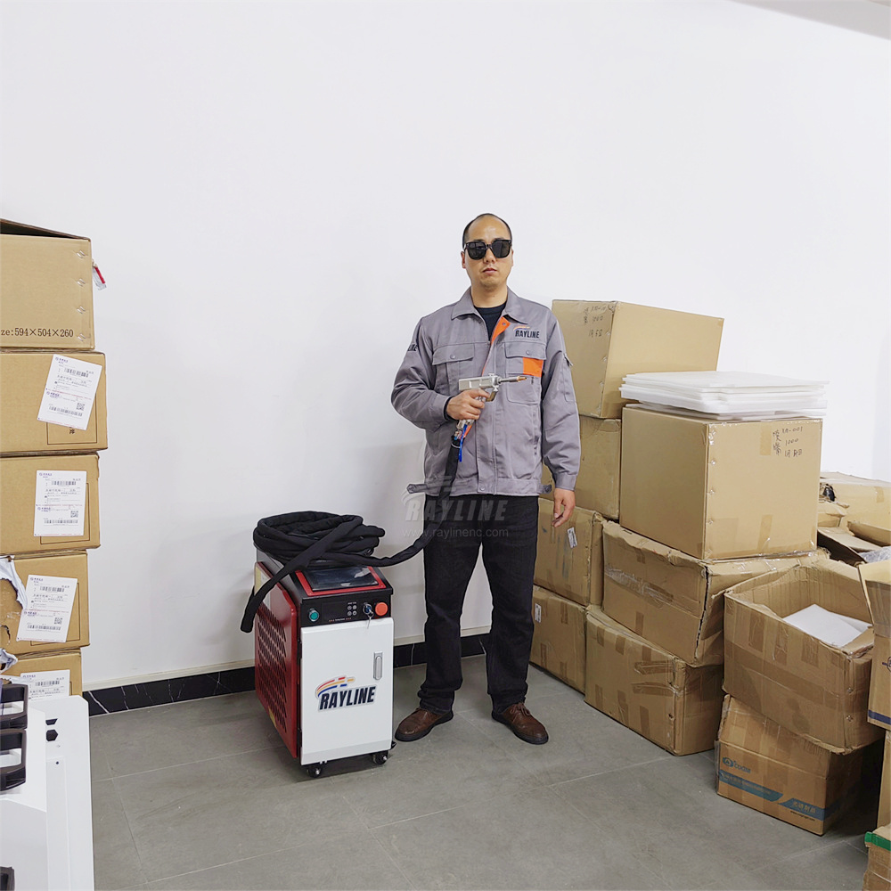 New Mini Water Cooled Handheld - Industrial Fiber Laser recensione e prezzo